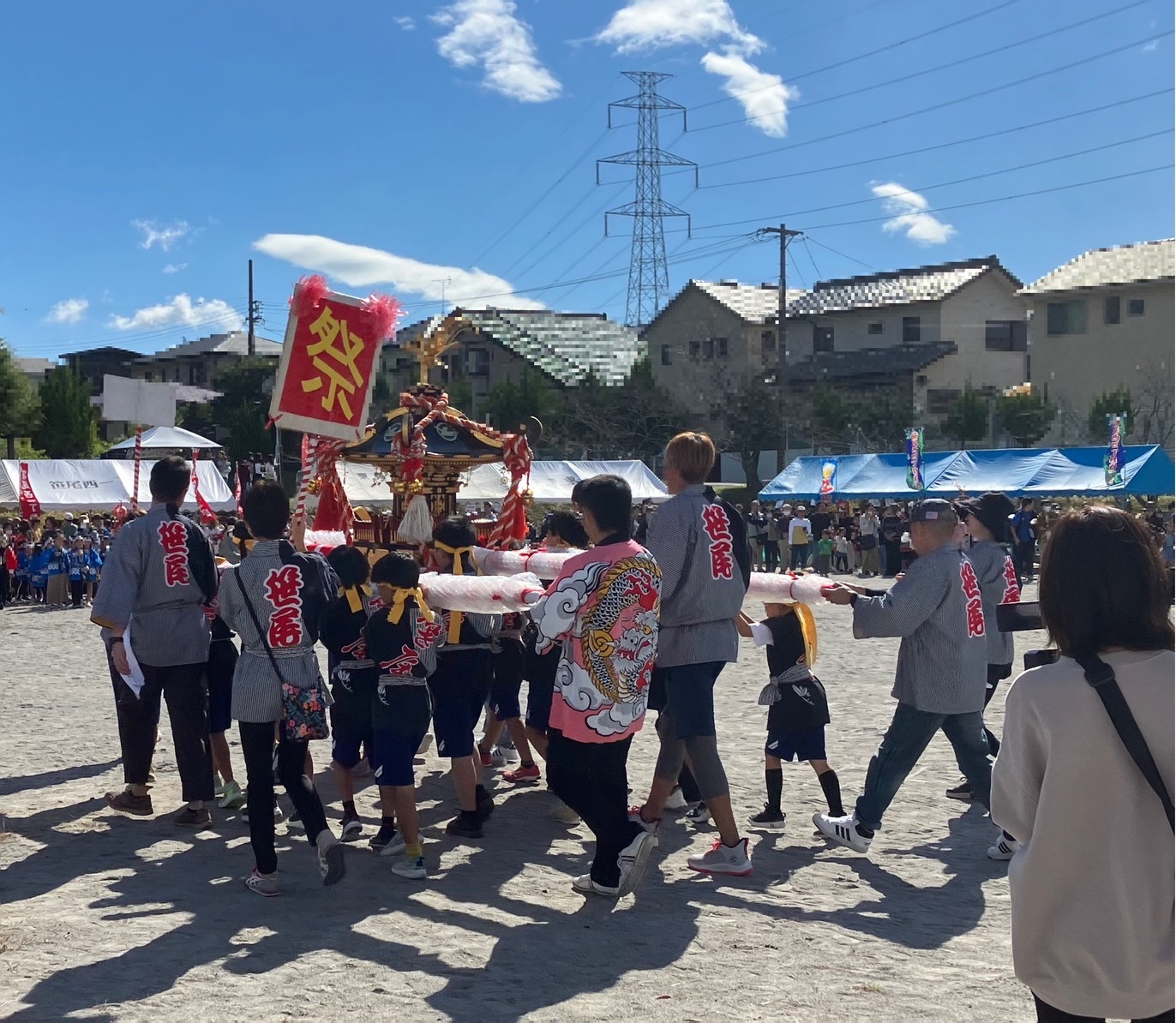 子ども神輿の様子